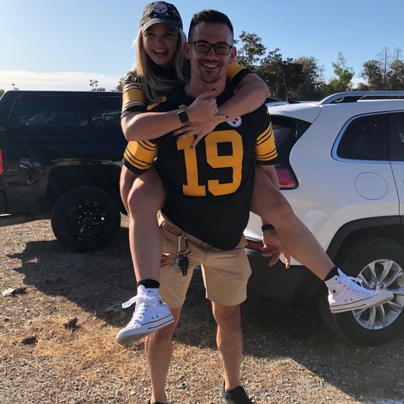 ❤️Meet Your Posher!❤️ - Picture 4 of 8